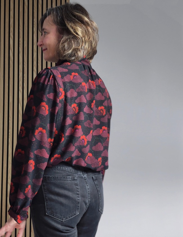 Blouse Karma en viscose Lise Tailor. Photo de profile.